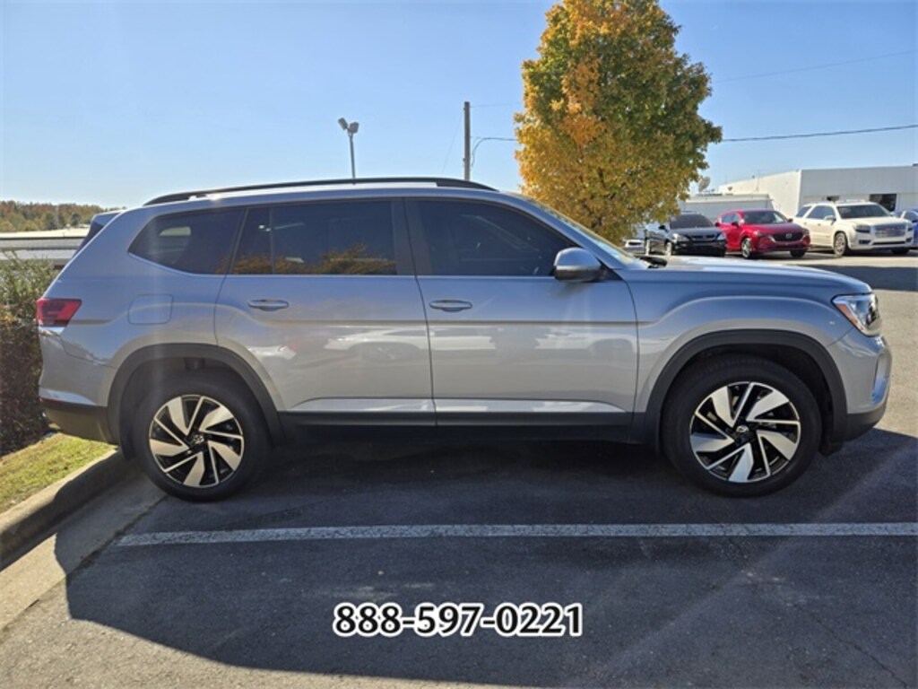 Used 2024 Volkswagen Atlas 2.0T SE w/Technology SUV