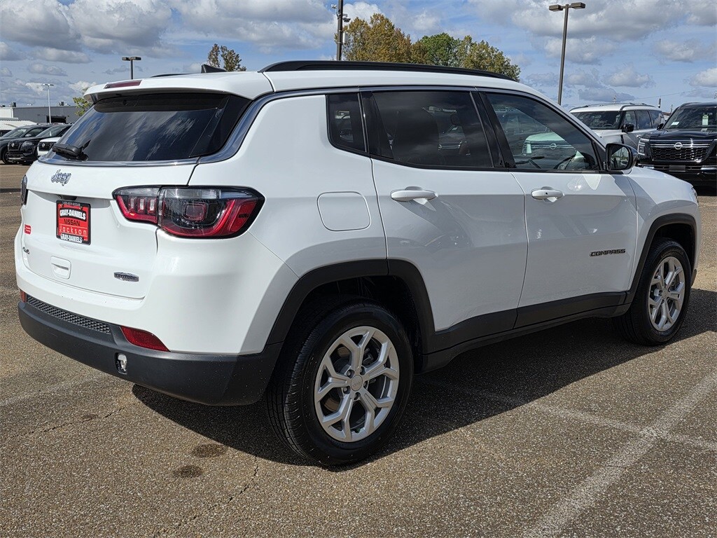 Used 2024 Jeep Compass Latitude SUV
