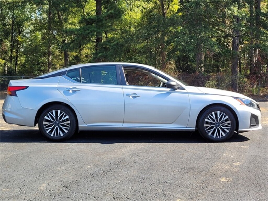 Used 2024 Nissan Altima 2.5 SV Sedan