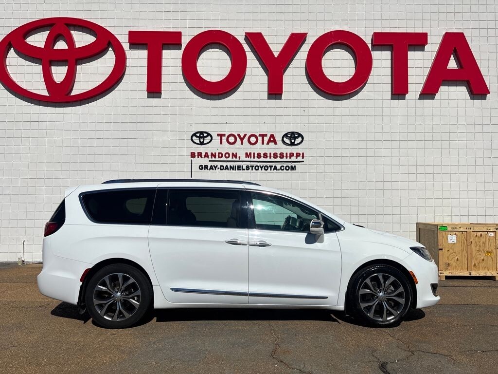 Used 2017 Chrysler Pacifica Limited Van