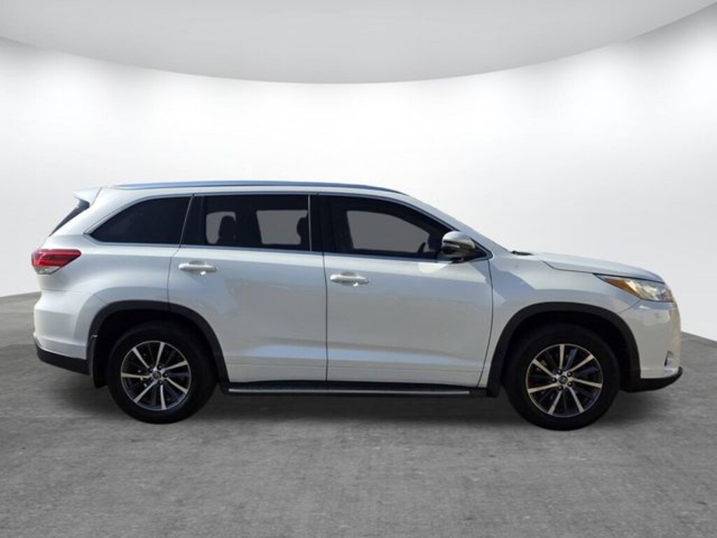Used 2017 Toyota Highlander XLE V6 SUV