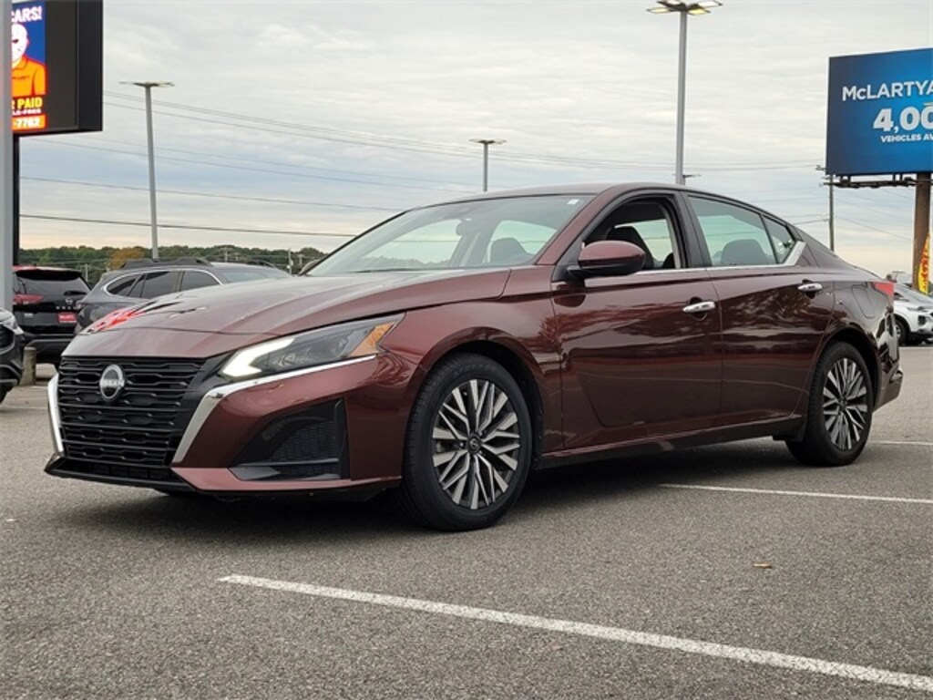 Used 2023 Nissan Altima 2.5 SV Sedan