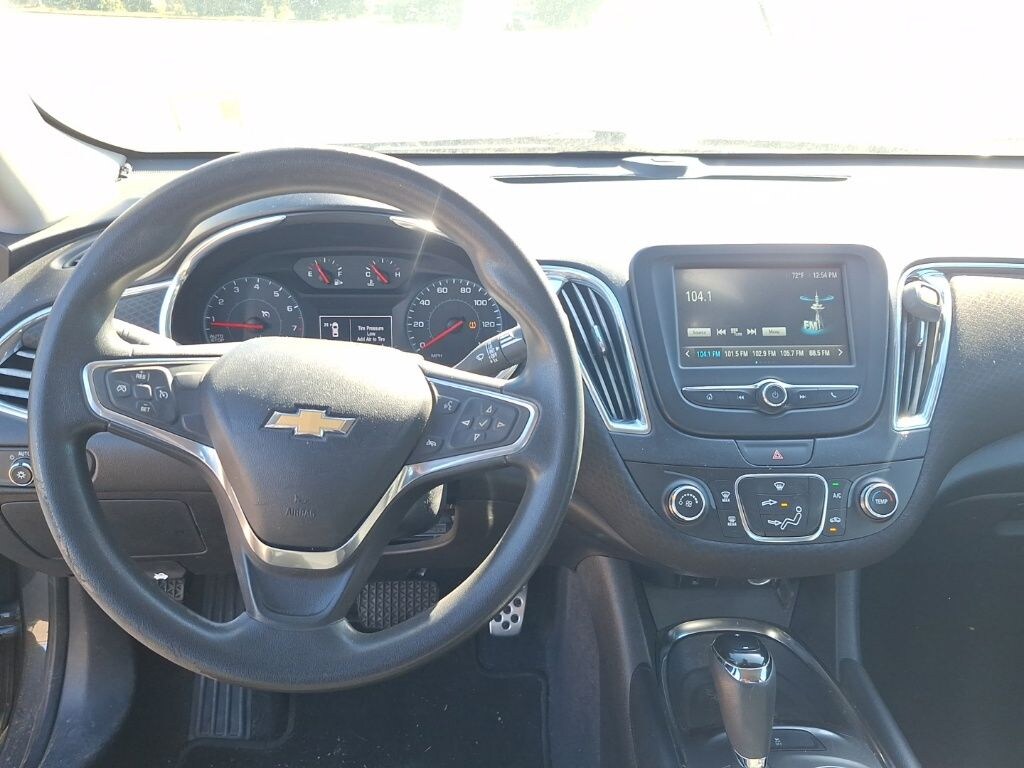 Used 2017 Chevrolet Malibu LT w/1LT Sedan