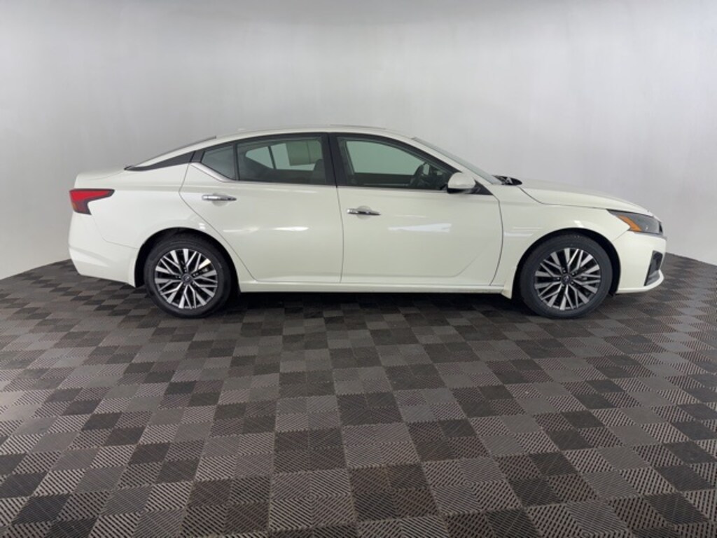 Used 2023 Nissan Altima 2.5 SV Sedan