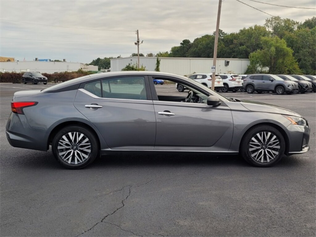 Used 2024 Nissan Altima 2.5 SV Sedan