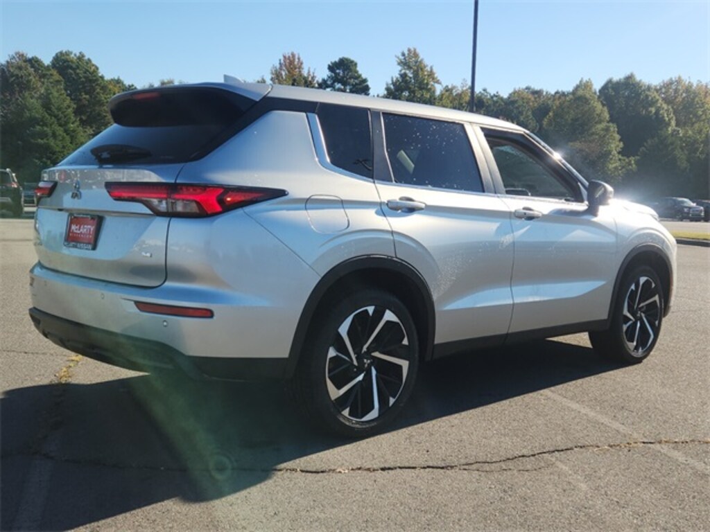 Used 2024 Mitsubishi Outlander SE SUV