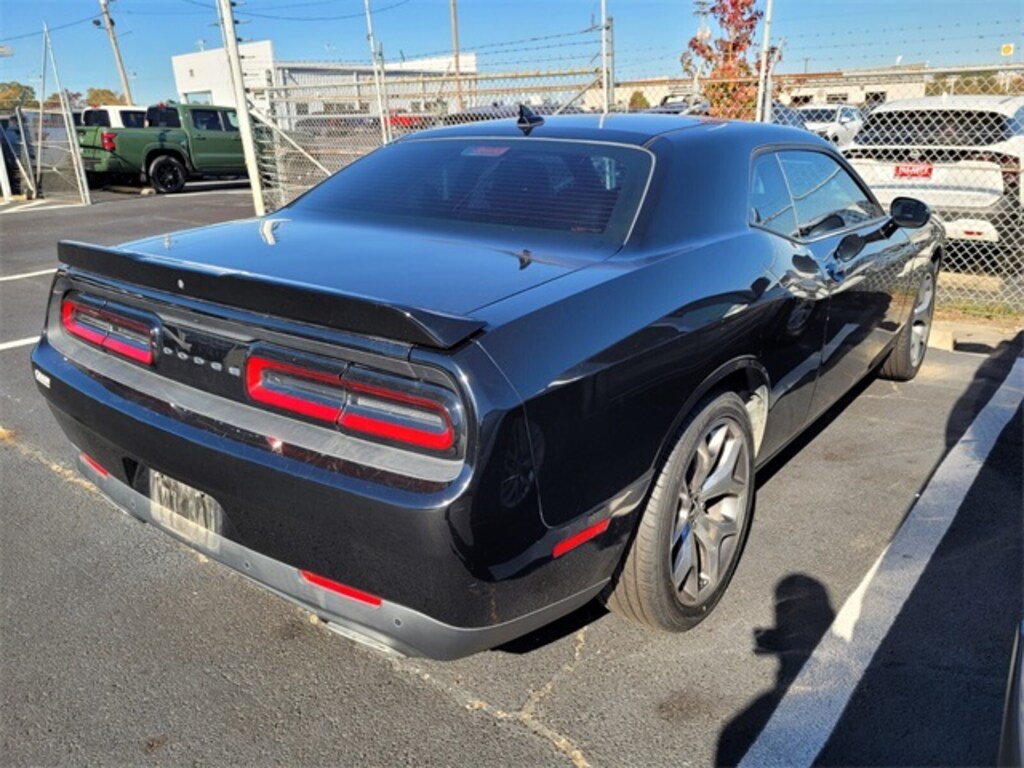 Used 2016 Dodge Challenger SXT Coupe