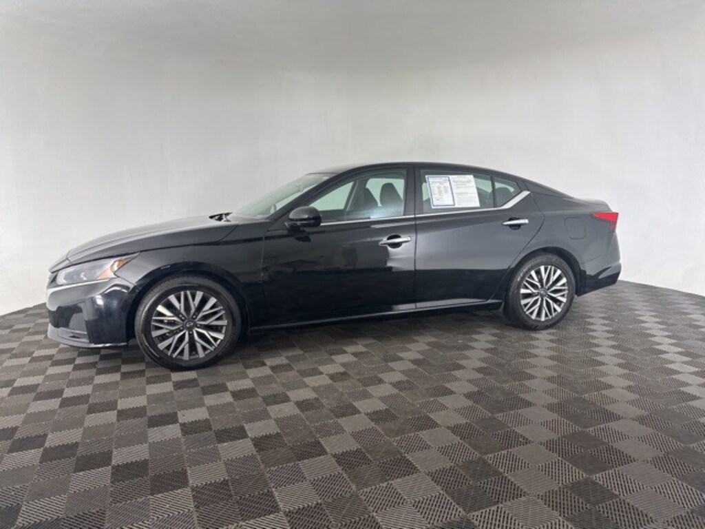 Used 2023 Nissan Altima 2.5 SV Sedan
