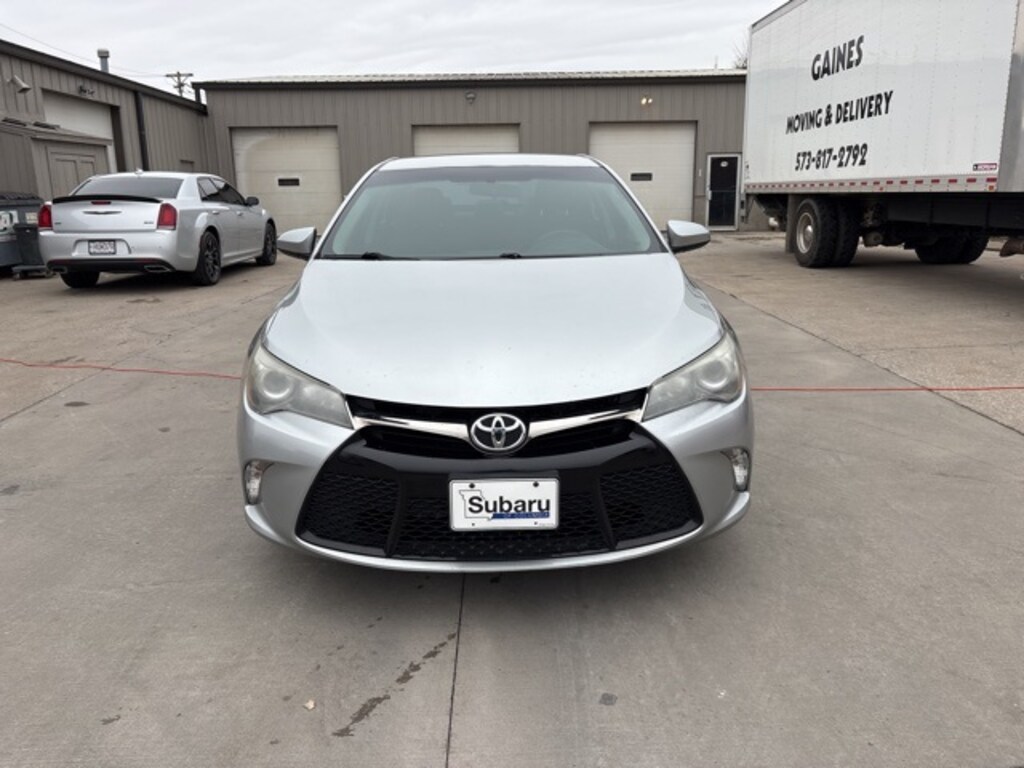 Used 2016 Toyota Camry SE Sedan