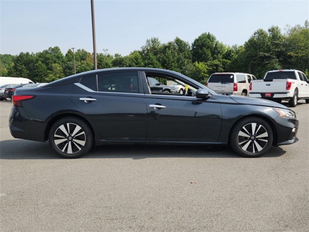 Used 2022 Nissan Altima 2.5 SV Sedan