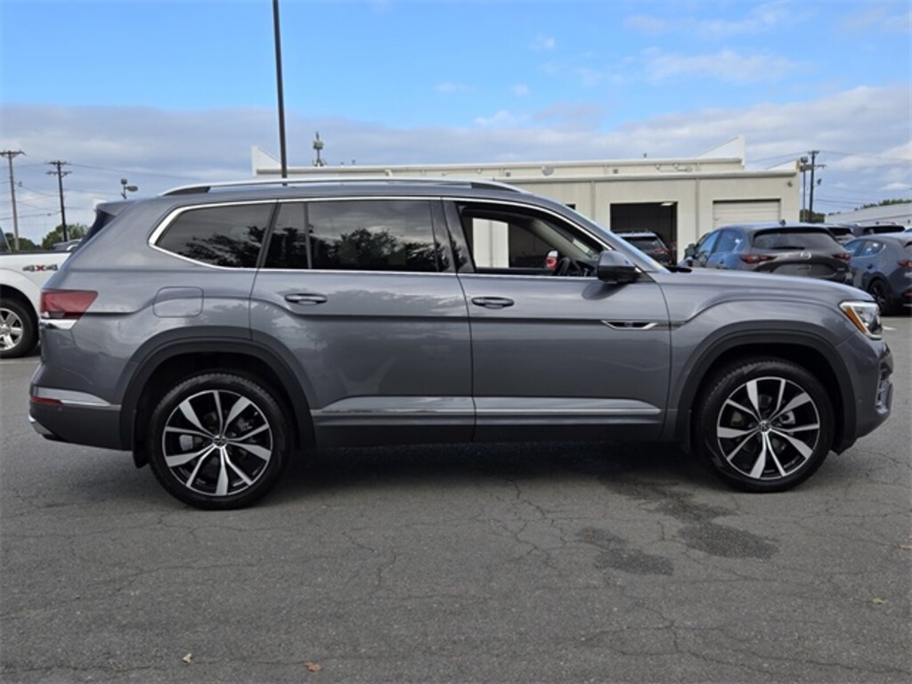 Used 2024 Volkswagen Atlas 2.0T SEL Premium R-Line SUV