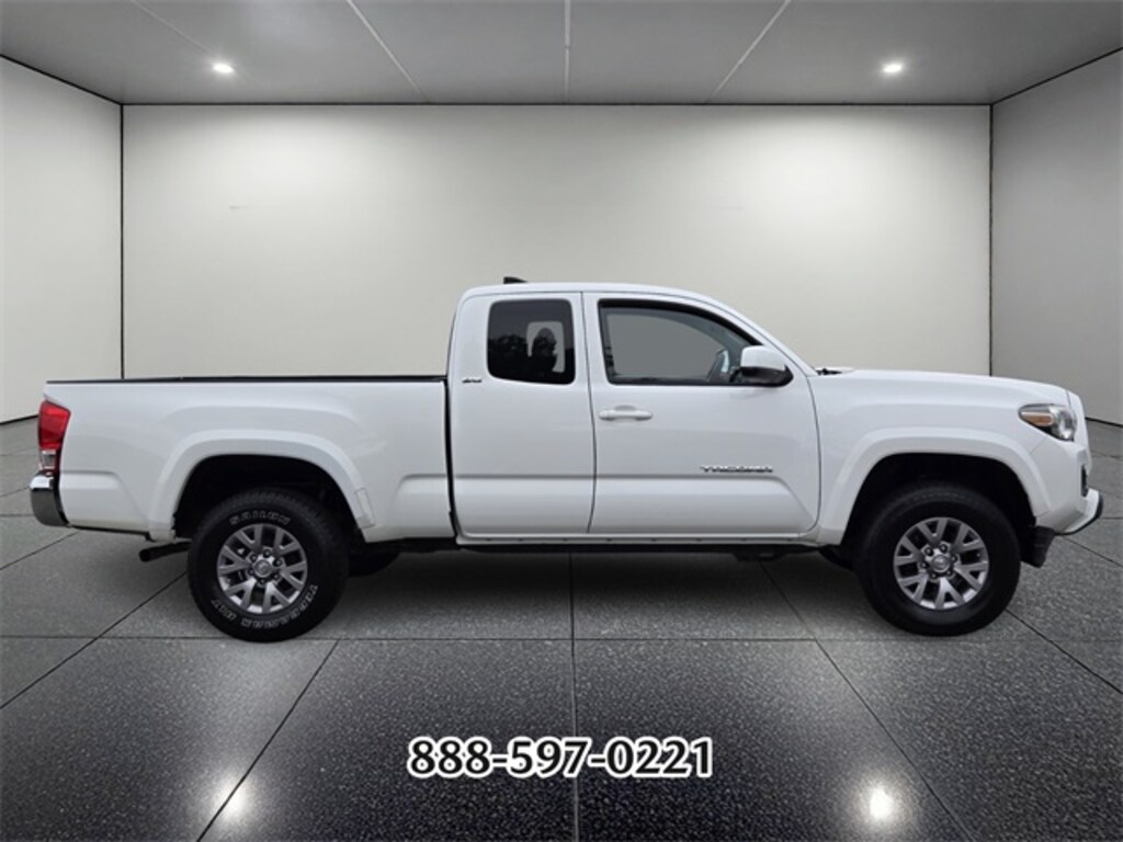 Used 2017 Toyota Tacoma Truck Access Cab