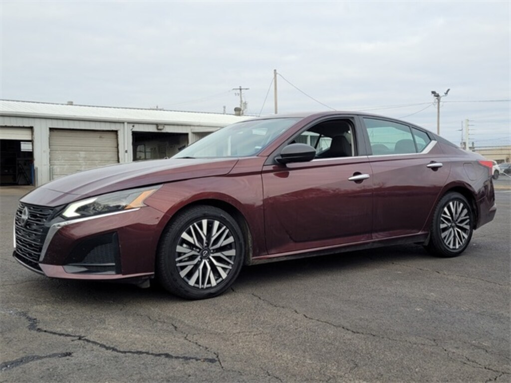 Used 2024 Nissan Altima 2.5 SV Sedan