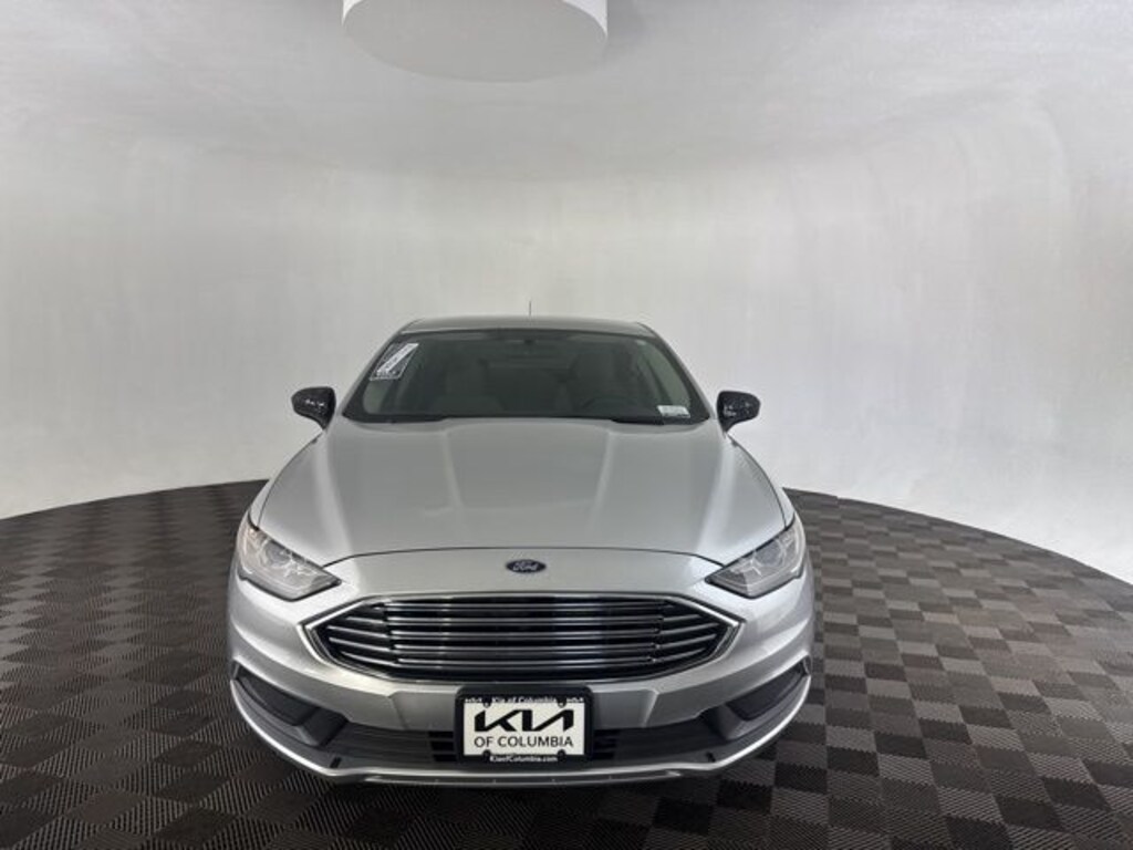 Used 2018 Ford Fusion SE Sedan