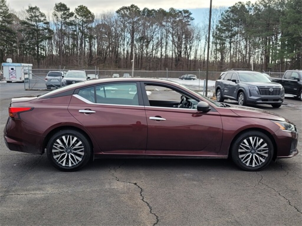Used 2024 Nissan Altima 2.5 SV Sedan
