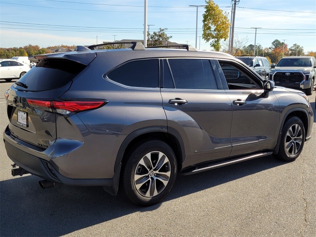 Used 2021 Toyota Highlander XLE SUV