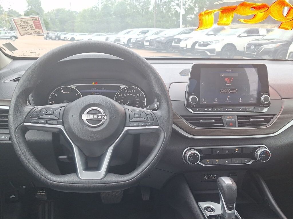 Used 2024 Nissan Altima 2.5 SV Sedan