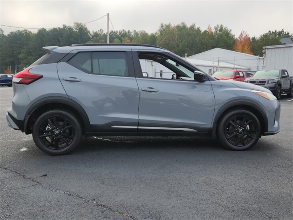 Used 2022 Nissan Kicks SR SUV