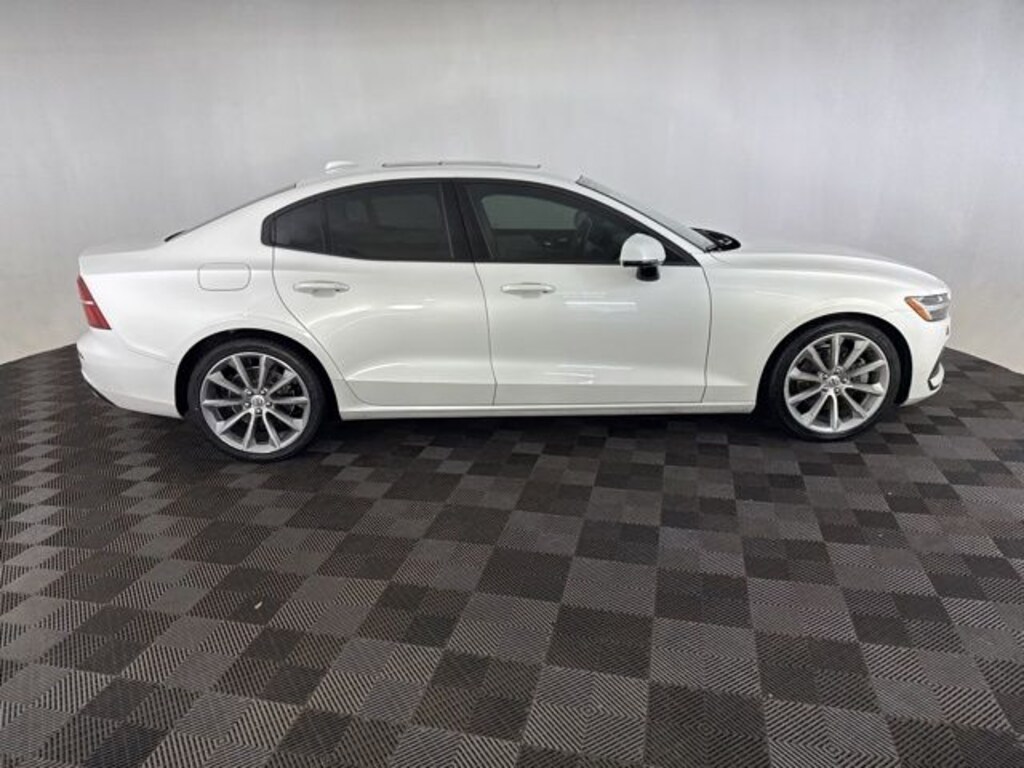 Used 2020 Volvo S60 T5 Momentum Sedan
