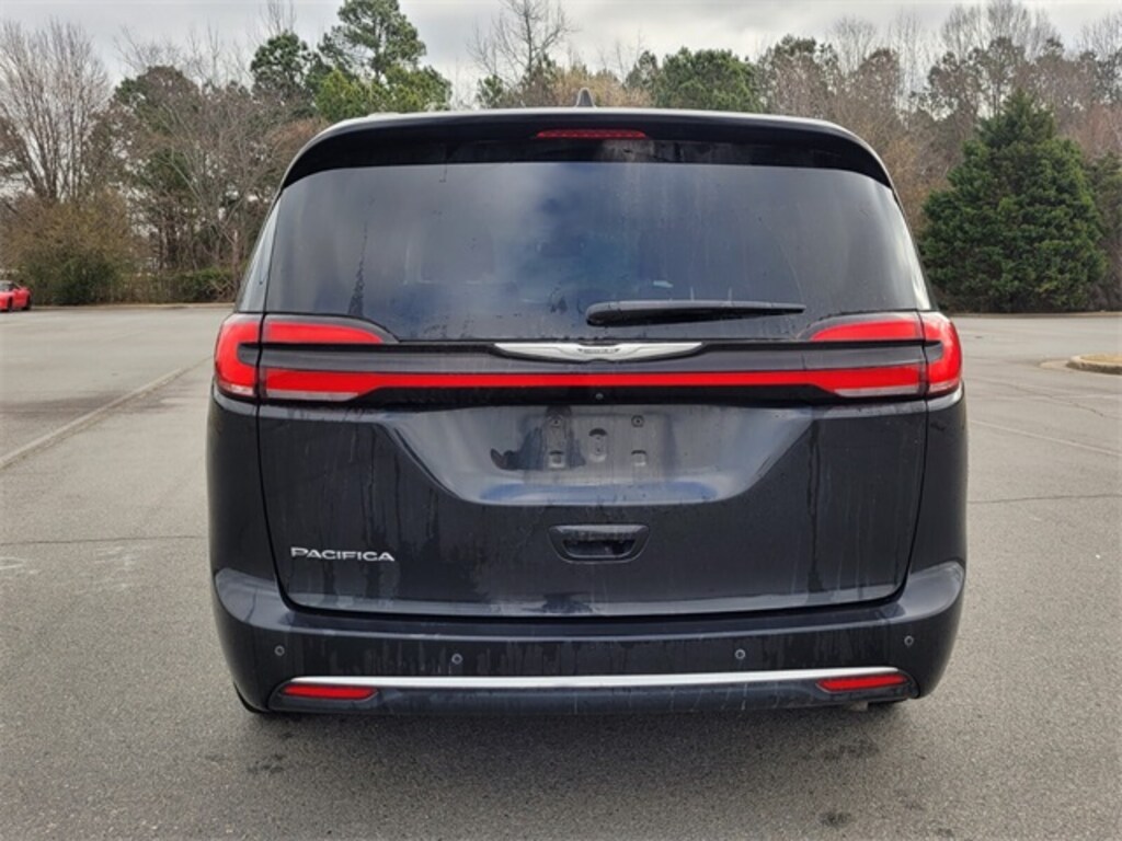 Used 2022 Chrysler Pacifica Touring L Van Passenger Van