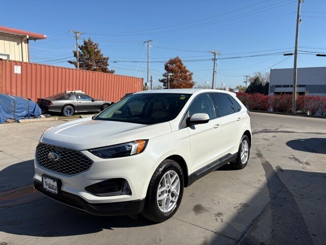 2023 Ford Edge SEL photo 2