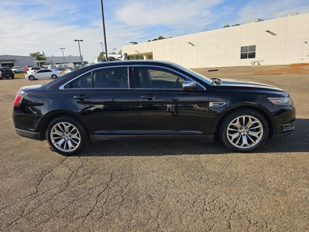 Used 2018 Ford Taurus Limited Sedan