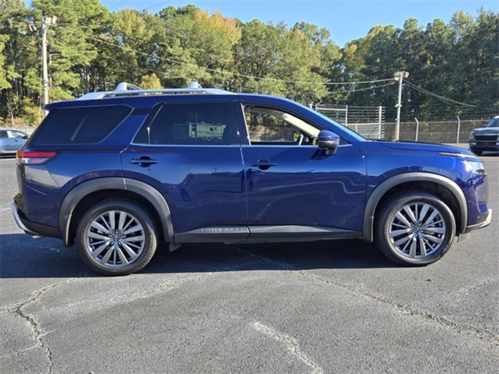 Used 2024 Nissan Pathfinder SL SUV