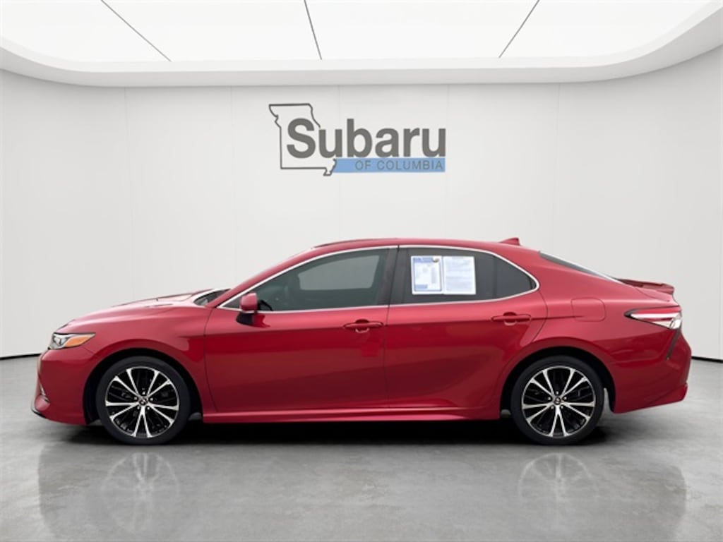 Used 2020 Toyota Camry SE Sedan