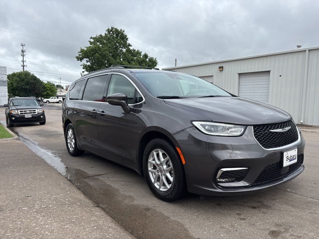 2022 Chrysler Pacifica Touring L's photo