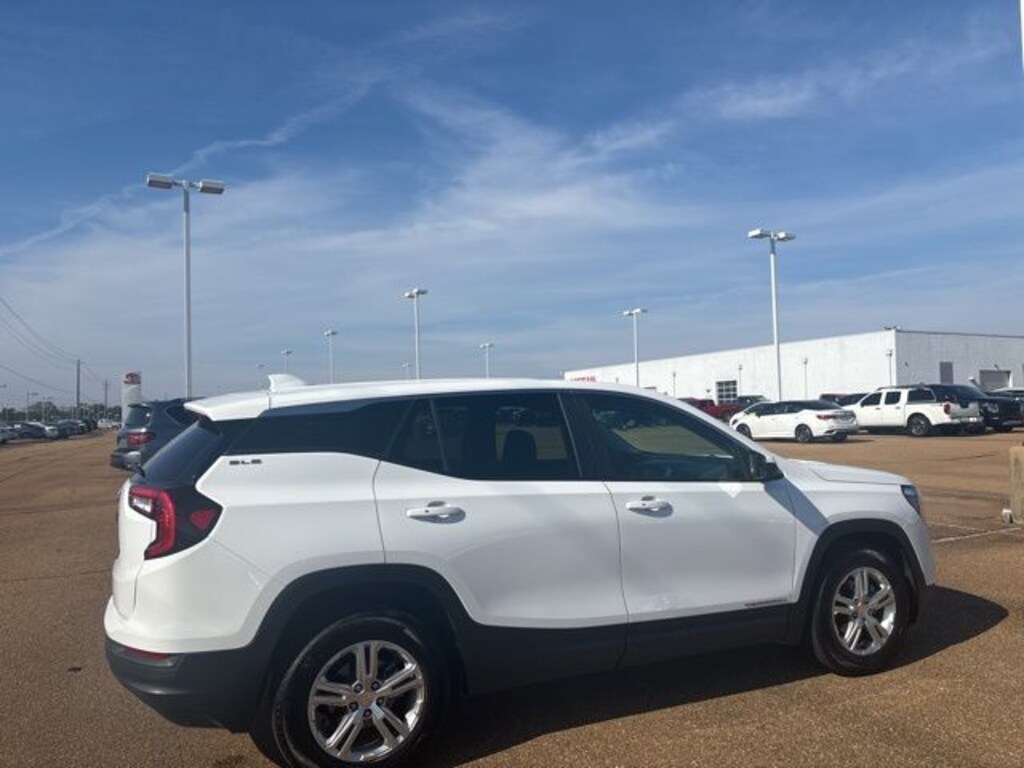 Used 2024 GMC Terrain SLE SUV