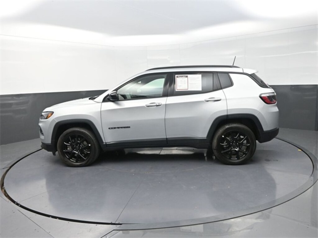 Used 2025 Jeep Compass Latitude SUV