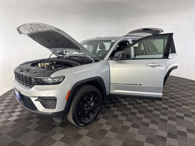 2025 Jeep Grand Cherokee Altitude - Photo 13