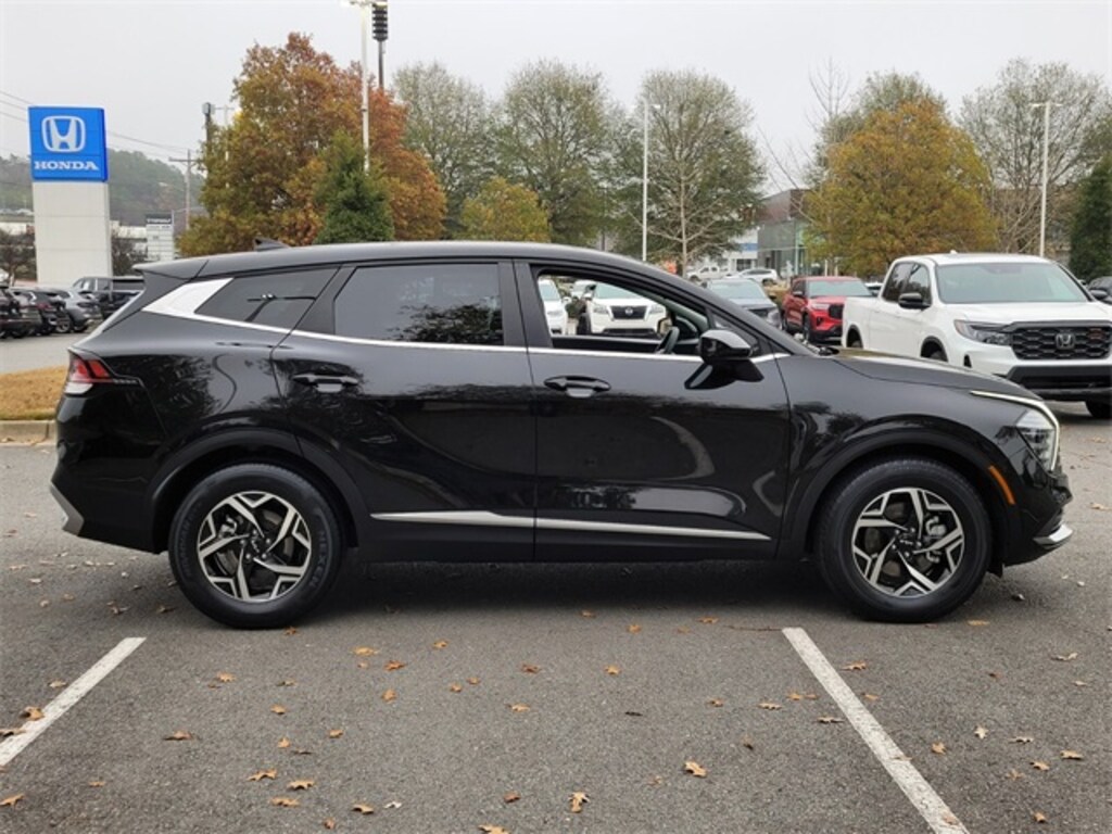 Used 2024 Kia Sportage LX SUV