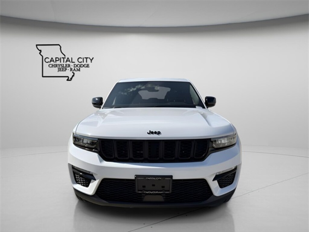 Used 2023 Jeep Grand Cherokee Laredo SUV