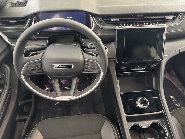 2025 Jeep Grand Cherokee Altitude - Photo 28