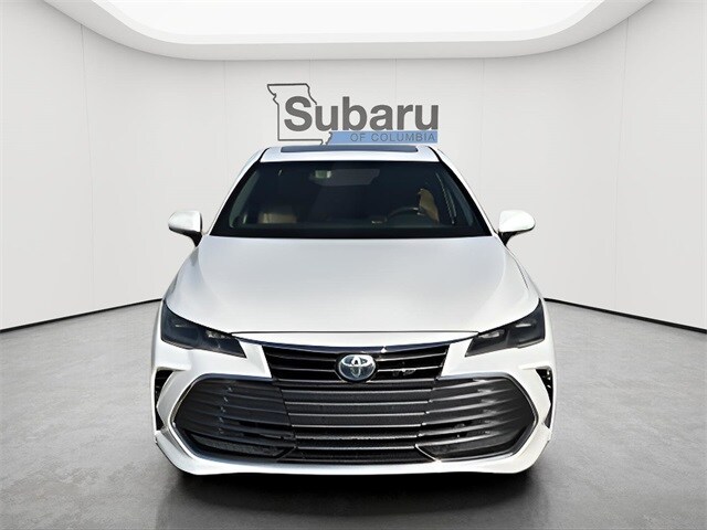 2019 Toyota Avalon Hybrid Limited photo 2