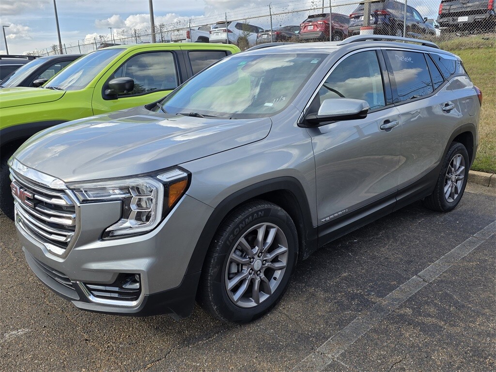Used 2024 GMC Terrain SLT SUV