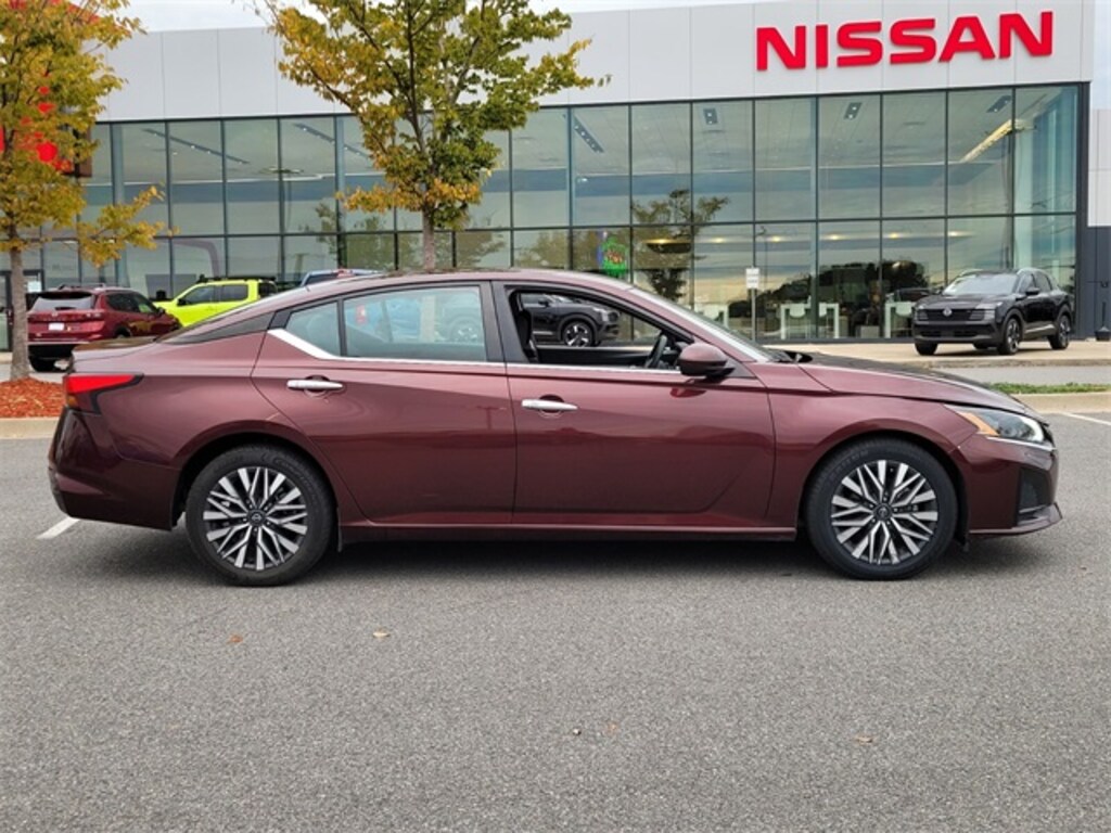 Used 2023 Nissan Altima 2.5 SV Sedan