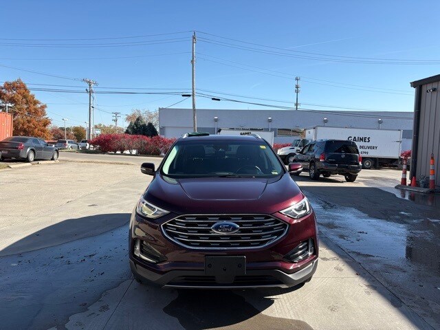 2019 Ford Edge SEL photo 2