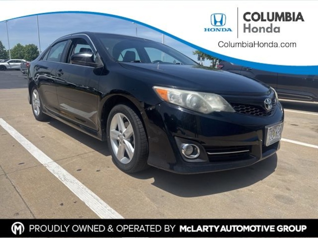 Used 2014 Toyota Camry SE Sedan