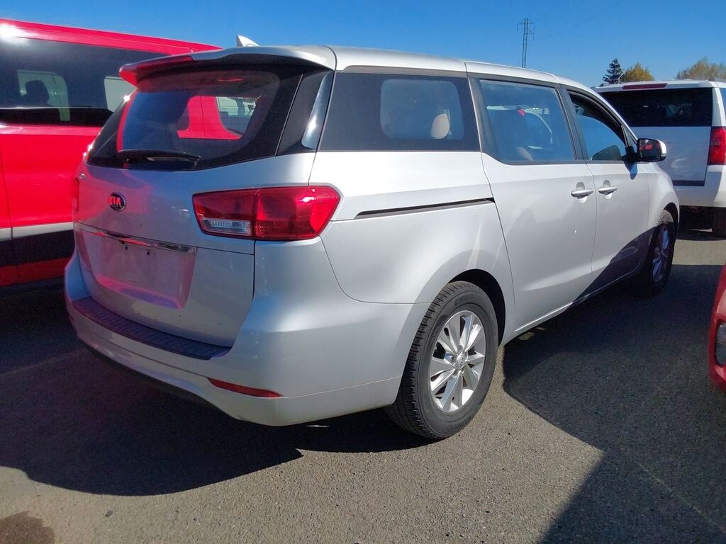 Used 2018 Kia Sedona L Van Passenger Van
