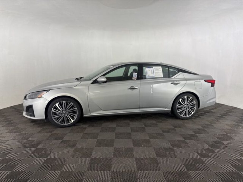 Used 2023 Nissan Altima 2.5 SL Sedan