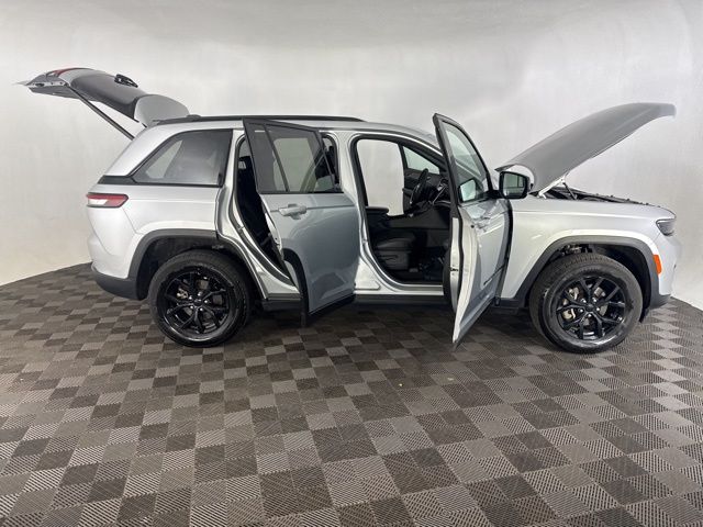 2025 Jeep Grand Cherokee Altitude - Photo 17