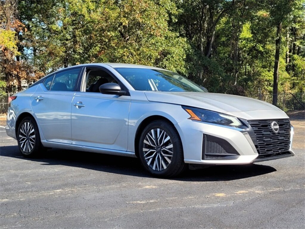 Used 2024 Nissan Altima 2.5 SV Sedan