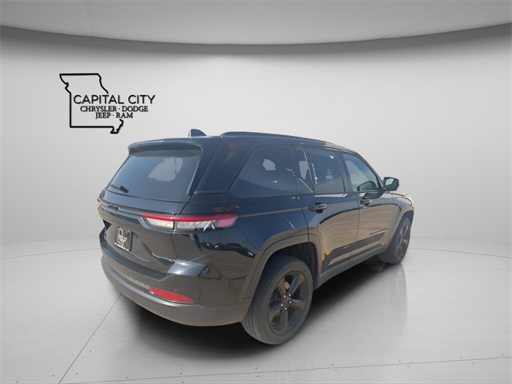 Used 2024 Jeep Grand Cherokee Laredo SUV