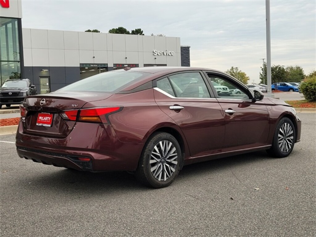 Used 2023 Nissan Altima 2.5 SV Sedan