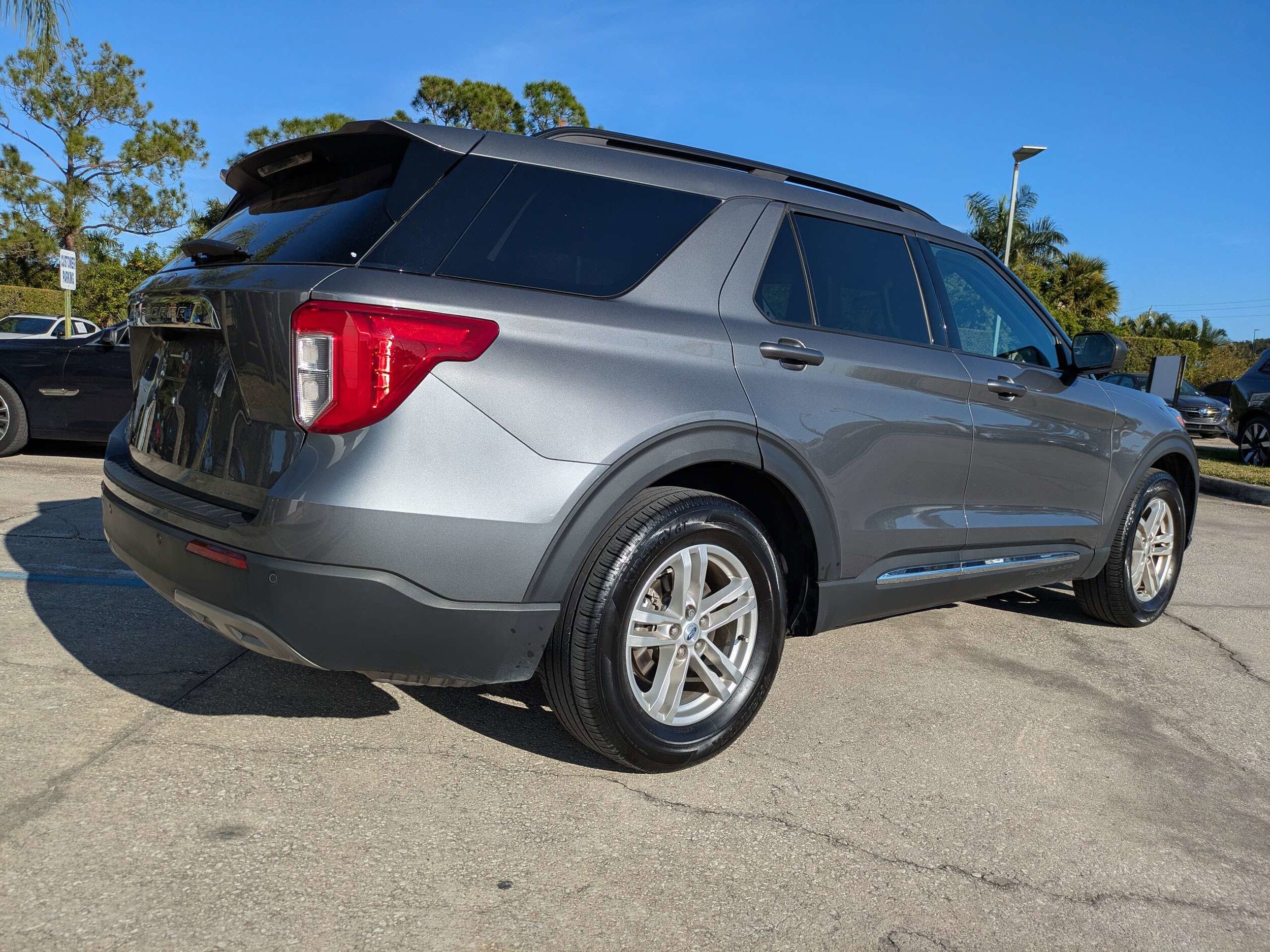 2024 Ford Explorer XLT photo 3