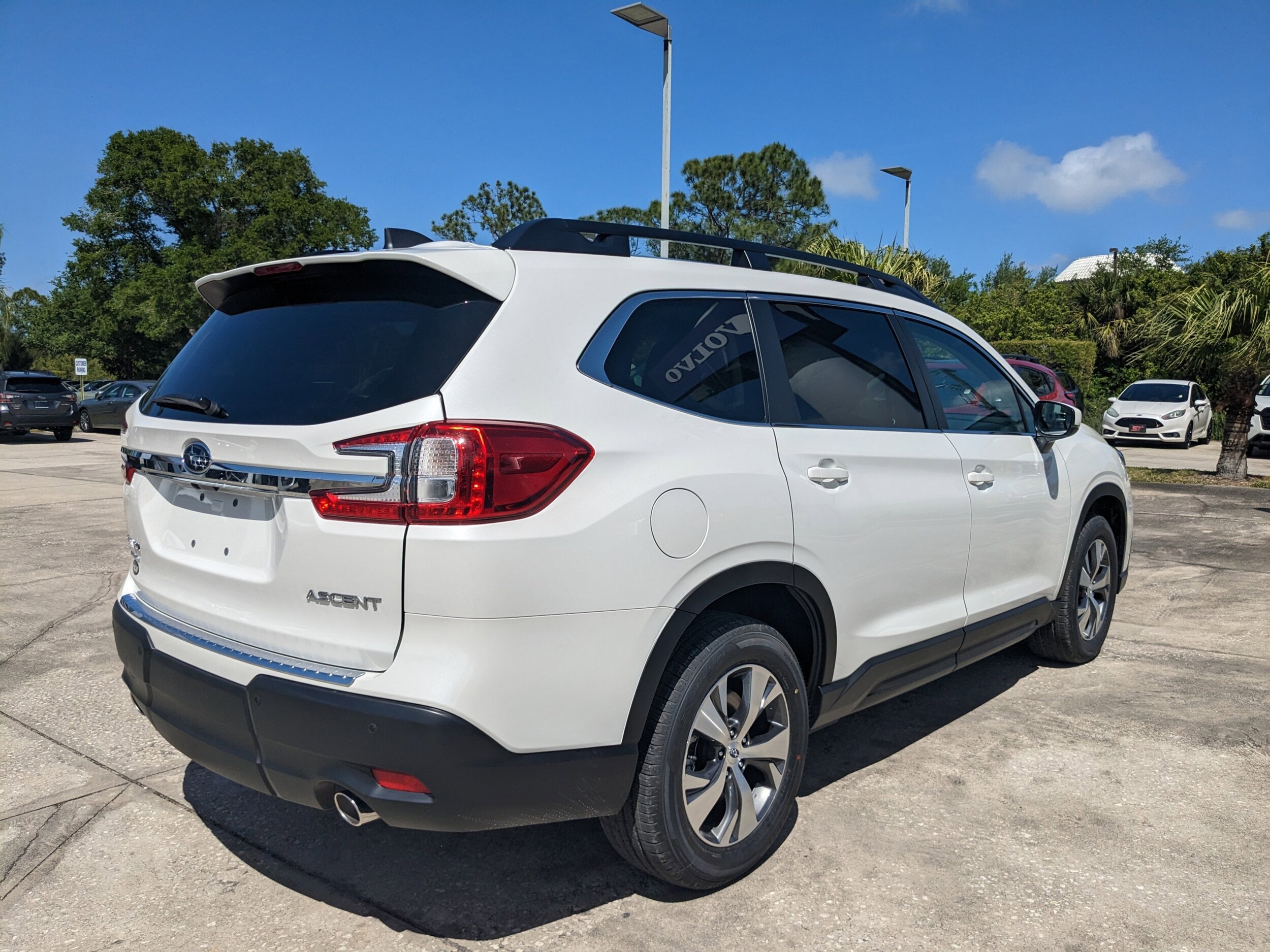 2025 Subaru Ascent Premium photo 4