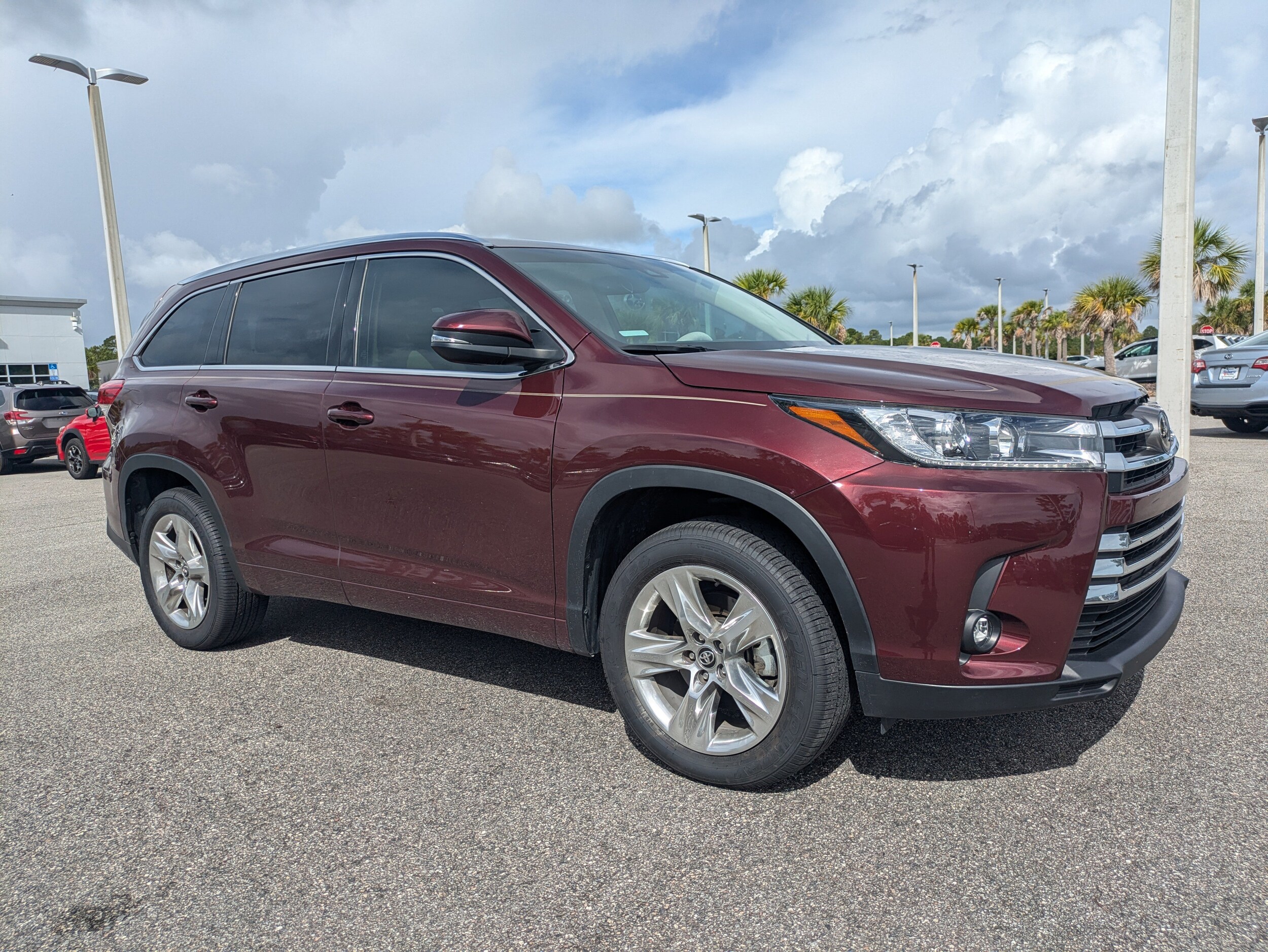 2019 Toyota Highlander Limited Platinum photo 2