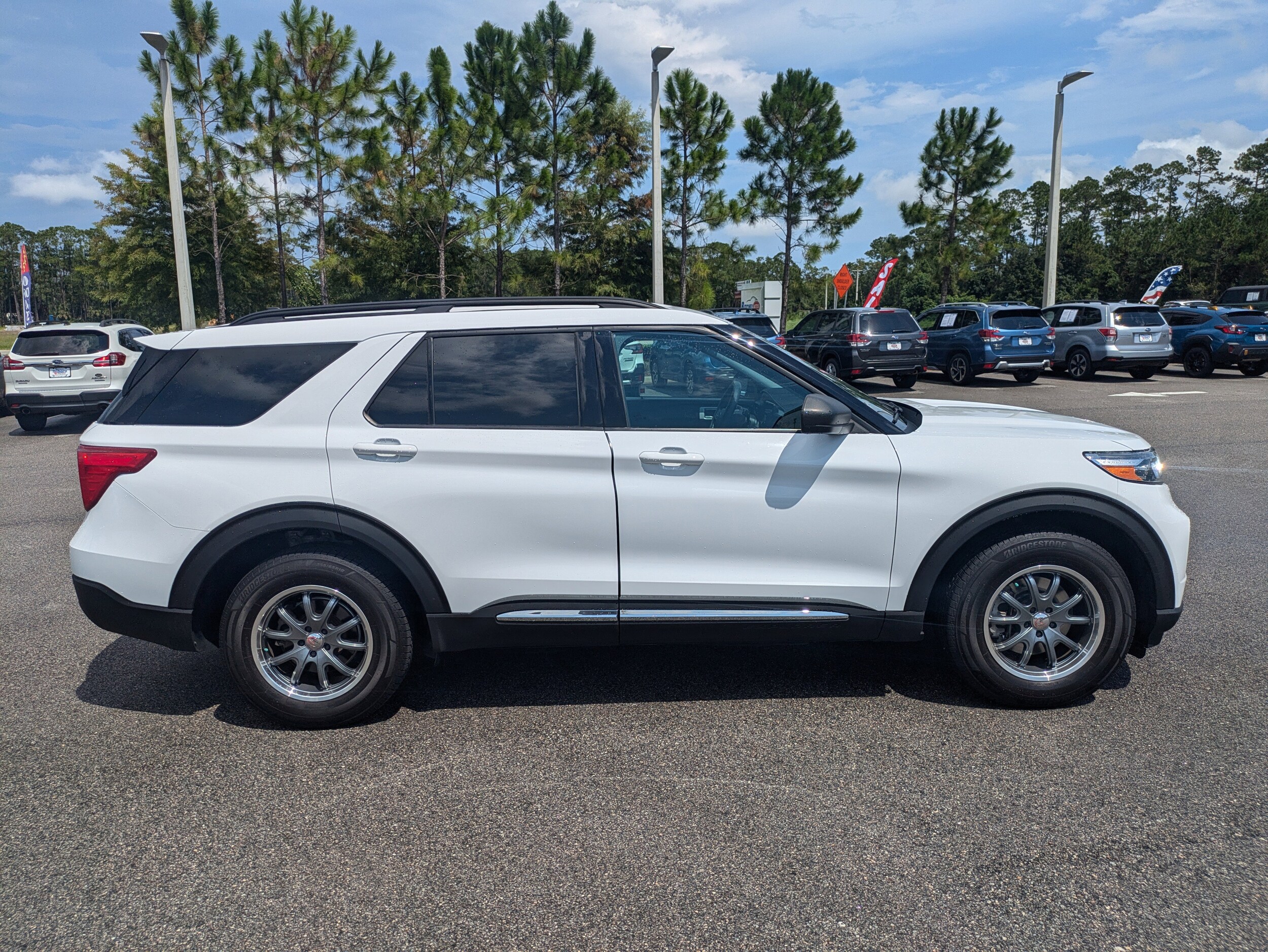 2021 Ford Explorer XLT photo 3